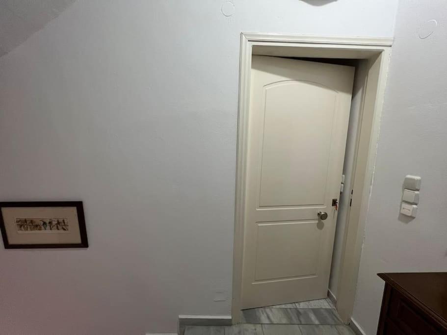 Local Apt Near City Lights 2 Heraklion  ภายนอก รูปภาพ